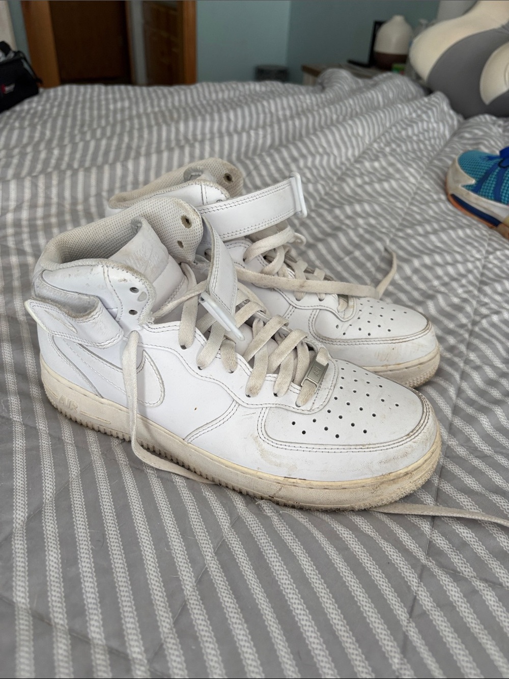 Nike mens White High-Top Sneakers with Ankle Strap
